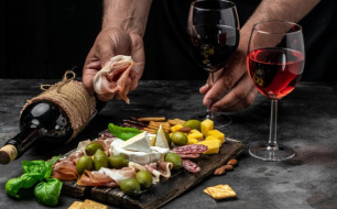 Les incontournables de l'apéritif italien : Vins, spiritueux et antipasti pour une soirée réussie