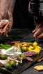 Les incontournables de l'apéritif italien : Vins, spiritueux et antipasti pour une soirée réussie