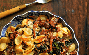 Orecchiette de blé brulé et sa purée de fèves, olives noires et ricotta vieillie
