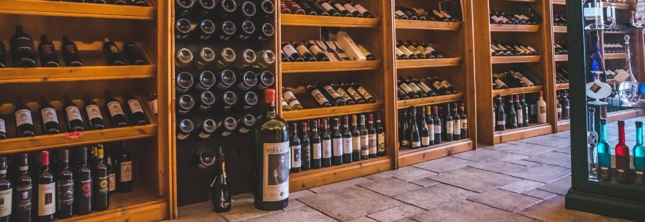 Vinothèque proposant un large assortiment de vins italiens.